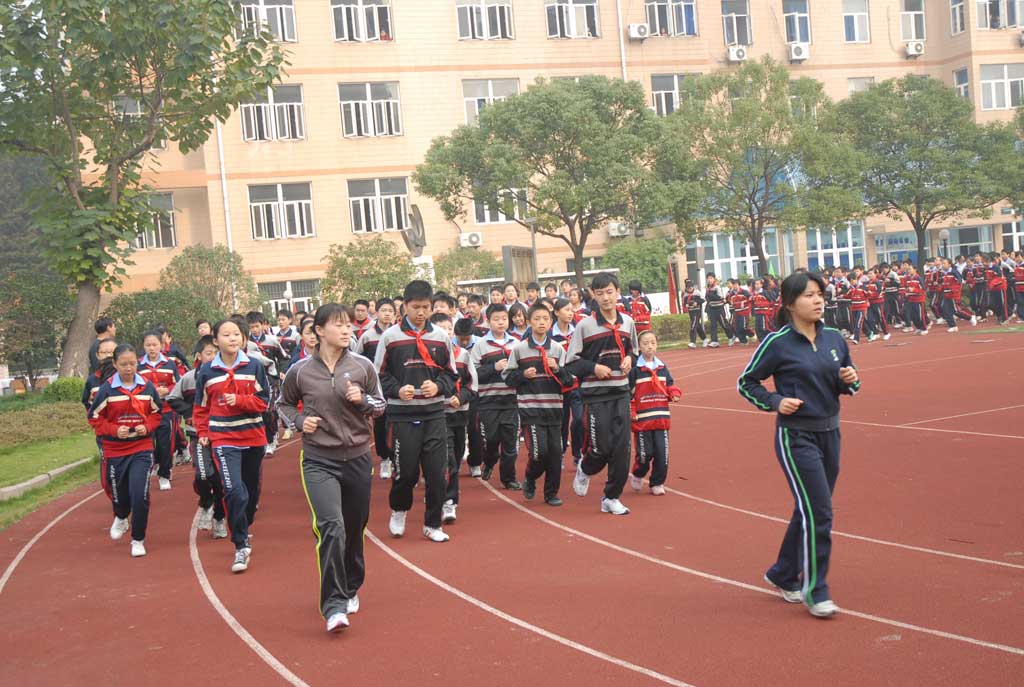 迎世博--上海200万学生阳光体育冬季长跑活动