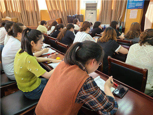 提升育德能力凝聚育人合力洛川學校舉行全員導師制專題培訓